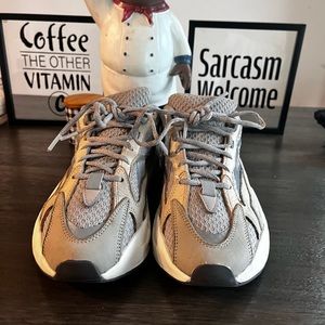 ADIDAS YEEZY BOOST 700 V2